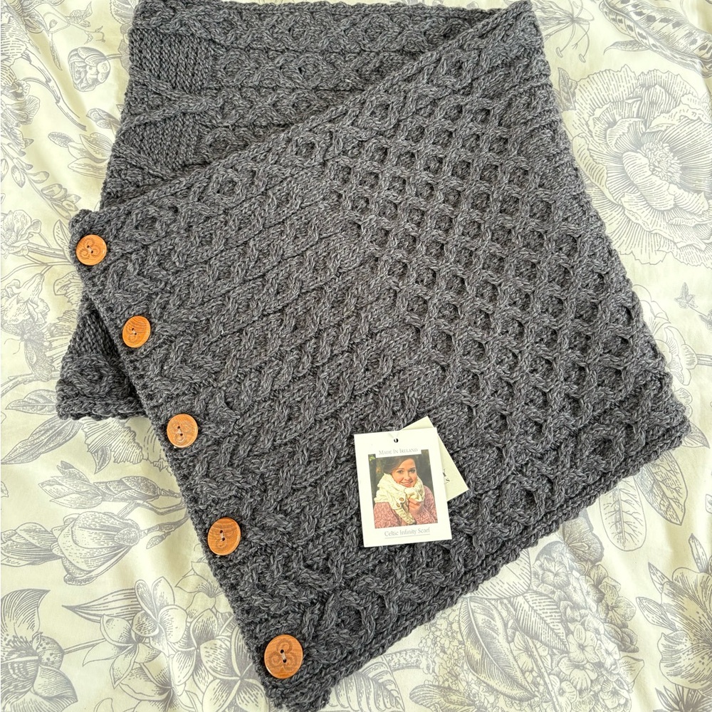 Blarney Woolen Mills infinity scarf Cable Knit Button-Accent Gray Wrap Scarf